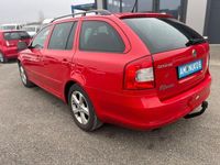 Gebraucht Skoda Octavia Elegance 105 PS (77 kW) 2012 Rot Kombi