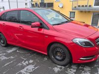 Gebraucht Mercedes B200 156 PS (114 kW) 2012 Rot Van / Kleinbus