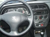 Gebraucht Peugeot 306 98 PS (72 kW) 2001 Grau metallic Kleinwagen