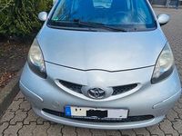 Używany Toyota Aygo 68 KM (50 kW) 2009 Srebrny Hatchback