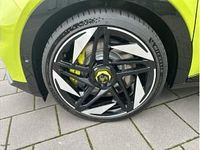 Neu Abarth 600e Turismo 205 kW (280 PS) 2025 Grün (acid green metallic) SUV