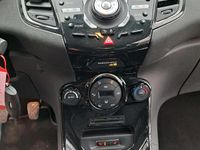 Gebraucht Ford Fiesta 95 PS (69 kW) 2014 Weiß Coupé