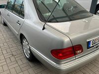 Gebraucht Mercedes E280 Avantgarde 193 PS (141 kW) 1996 Silber Limousine