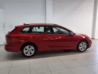Gebraucht VW Golf VIII Life 110 PS (80 kW) 2023 Kings red metallic Kombi