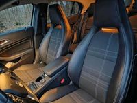 Gebraucht Mercedes GLA180 122 PS (89 kW) 2015 Grau SUV