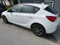 Gebraucht Opel Astra Selection 116 PS (85 kW) 2016 Weiß Limousine