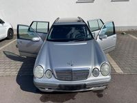 Gebraucht Mercedes E220 Elegance 143 PS (105 kW) 2001 Silber Kombi