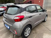 Gebraucht Hyundai i10 Select 67 PS (49 kW) 2022 Grau Kleinwagen
