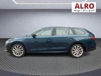 Gebraucht Skoda Octavia Style 204 PS (150 kW) 2022 Modra lava/lava blau Kombi