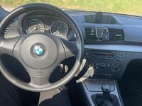 Gebraucht BMW 116 122 PS (89 kW) 2011 Schwarz Kleinwagen