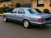 Używany Mercedes E300 180 KM (132 kW) 1990 Niebieski Sedan/Limuzyna