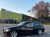 Gebraucht BMW 318 143 PS (105 kW) 2013 Schwarz Limousine