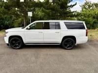 Używany Chevrolet Suburban 355 KM (261 kW) 2014 Biały SUV