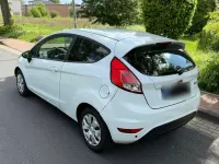 Gebraucht Ford Fiesta 75 PS (55 kW) 2014 Weiß Kleinwagen