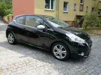 Gebraucht Peugeot 208 Allure 120 PS (88 kW) 2015 Schwarz Kleinwagen