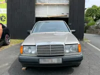 Gebraucht Mercedes E230 132 PS (97 kW) 1985 Kleinwagen