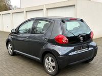 Gebraucht Toyota Aygo 68 PS (50 kW) 2006 Grau Kleinwagen