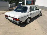 Gebraucht Mercedes 200 107 PS (78 kW) 1982 Weiß Limousine