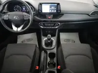 Gebraucht Hyundai i30 Trend 99 PS (72 kW) 2019 Rot Limousine
