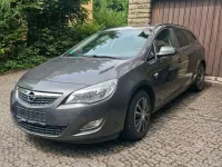 Gebraucht Opel Astra 140 PS (102 kW) 2012 Grau Kombi