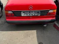 Gebraucht Mercedes 230 132 PS (97 kW) 1987 Rot Limousine