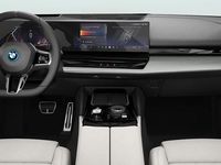 Gebraucht BMW 550e Comfort Edition 177 PS (130 kW) 2025 Rot Kombi