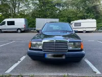 Gebraucht Mercedes E230 132 PS (97 kW) 1982 Schwarz Limousine