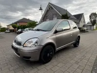 Gebraucht Toyota Yaris 65 PS (47 kW) 2005 Silber Limousine