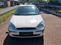 Usado Ford Focus 75 HP (55 kW) 2000 Branco Coupé