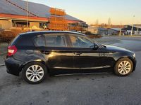Gebraucht BMW 118 122 PS (89 kW) 2005 Schwarz Kleinwagen