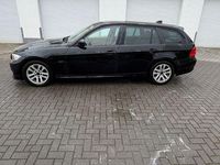 Gebraucht BMW 320 184 PS (135 kW) 2010 Schwarz Kombi