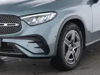 Gebraucht Mercedes GLC300 AMG 258 PS (189 kW) 2025 Metalliclack verdesilber SUV