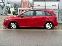 Gebraucht Mercedes B200 136 PS (100 kW) 2015 Rot Van / Kleinbus