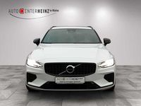Gebraucht Volvo V60 Plus 455 PS (334 kW) 2022 Crystal white pearl / metallic Kombi