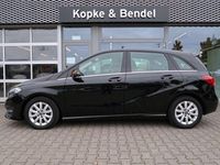 Gebraucht Mercedes B180 Style 122 PS (89 kW) 2017 Kosmosschwarz metallic Van / Kleinbus