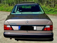 Gebraucht Mercedes E220 150 PS (110 kW) 1993 Andere farben Limousine