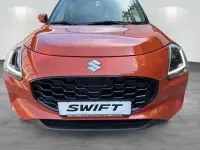 Neu Suzuki Swift Comfort 83 PS (61 kW) 2026 Flame orange pearl metallic Limousine