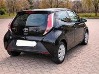 Gebraucht Toyota Aygo 69 PS (50 kW) 2018 Schwarz Kleinwagen