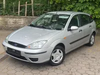 Usado Ford Focus 100 CV (73 kW) 2003 Plateado Berlina