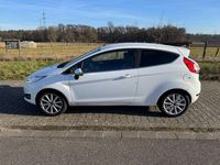 Gebraucht Ford Fiesta Titanium 101 PS (74 kW) 2015 Weiß Kleinwagen