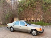 Second-hand Mercedes E250 90 CP (66 kW) 1993 Argintiu Berlinǎ
