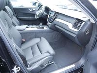 Gebraucht Volvo XC60 Plus 197 PS (144 kW) 2024 Onyx schwarz SUV