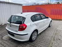 Gebraucht BMW 116 122 PS (89 kW) 2009 Weiß Kleinwagen