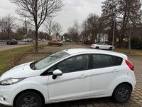 Gebraucht Ford Fiesta 60 PS (44 kW) 2012 Weiß Kleinwagen