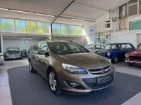 Gebraucht Opel Astra Edition 165 PS (121 kW) 2012 Champagner (m2) Kombi