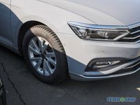 Gebraucht VW Passat Elegance 150 PS (110 kW) 2023 Mondsteingrau Kombi
