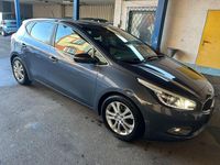 Gebraucht Kia Ceed 128 PS (94 kW) 2015 Blau Kleinwagen