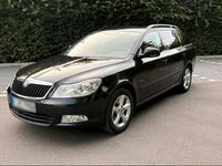 Gebraucht Skoda Octavia Elegance 105 PS (77 kW) 2011 Schwarz Kombi