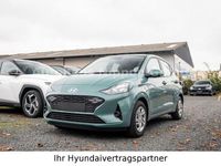 Gebraucht Hyundai i10 Select 63 PS (46 kW) 2024 Grün Kleinwagen