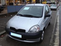 Gebraucht Toyota Yaris 92 PS (67 kW) 2001 Silber metallic Kleinwagen